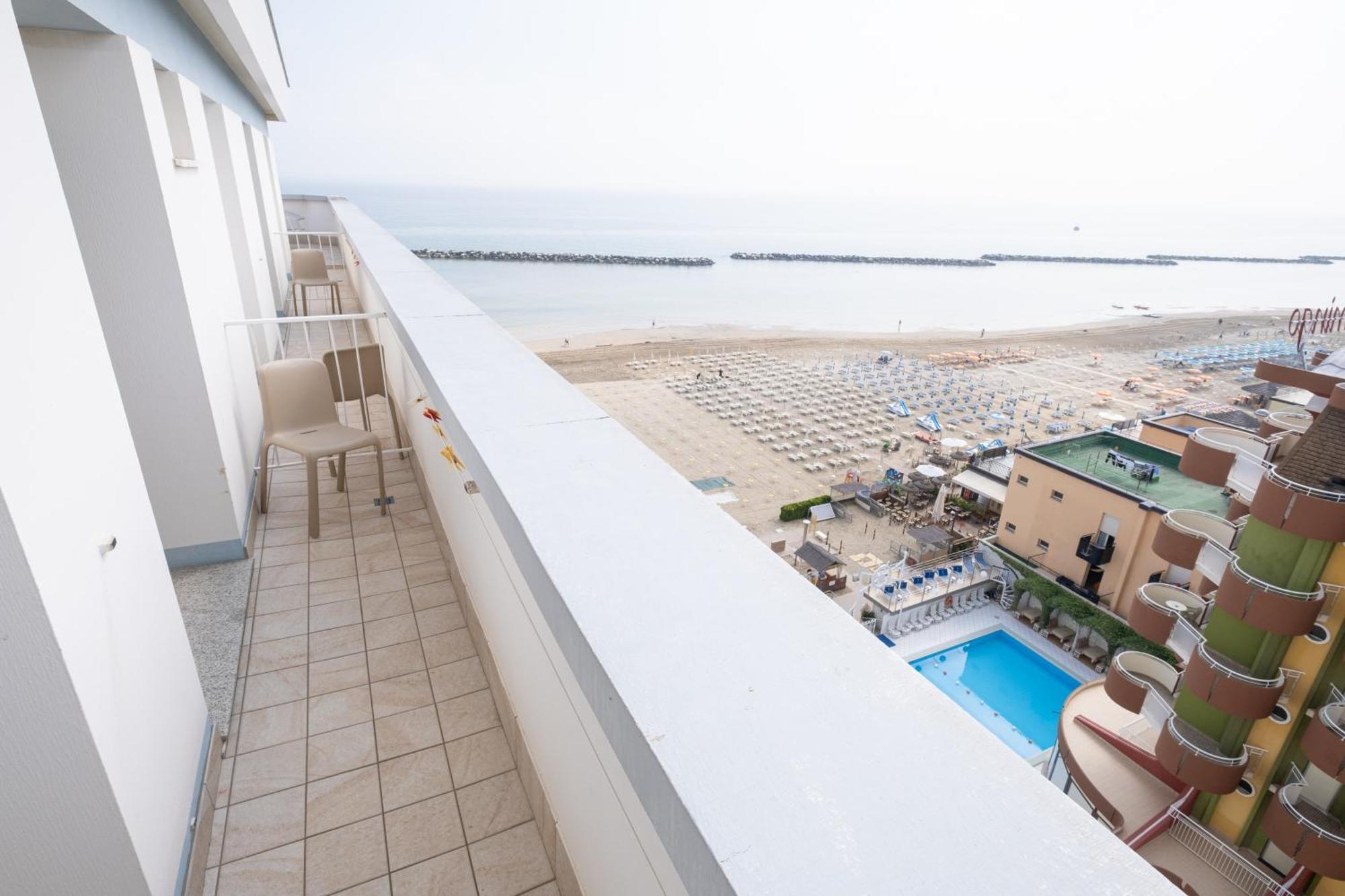 Hotel Capitol Gatteo a Mare Εξωτερικό φωτογραφία
